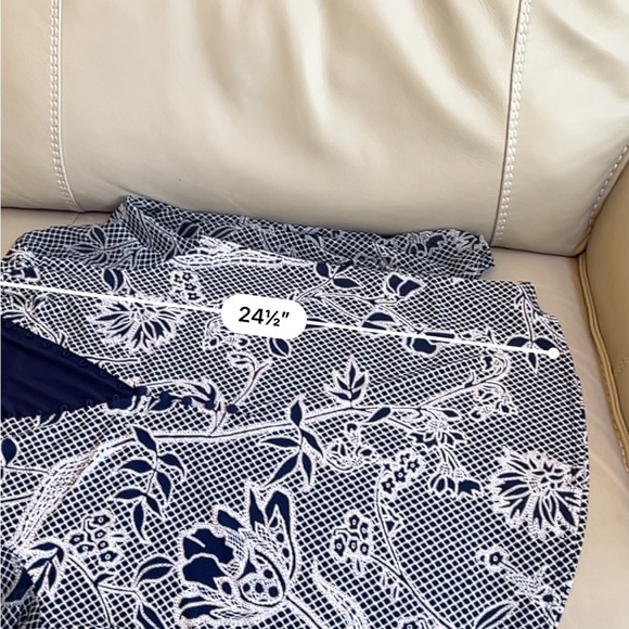 White House Black Market Navy and White Graphic Blouse, Size M - Picture 9 of 9